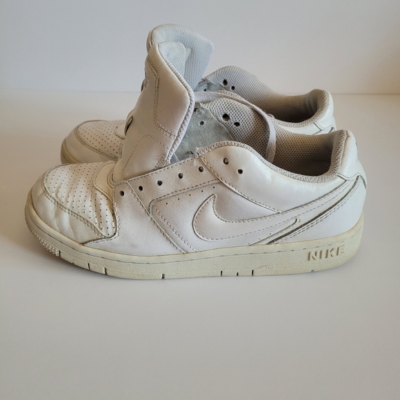 Vintage Nike Air Force One Youth White Shoes 6 US with Laces Sneakers - Picture 2 of 6